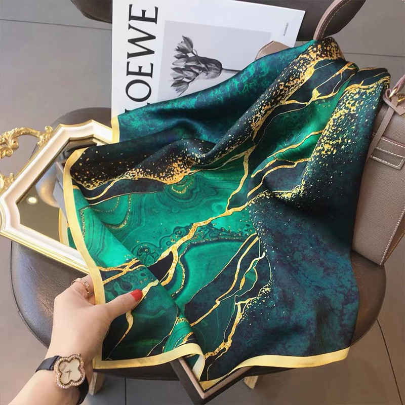 Silk Neck Scarf - 70x70 cm Sciarpa da donna Sensazione