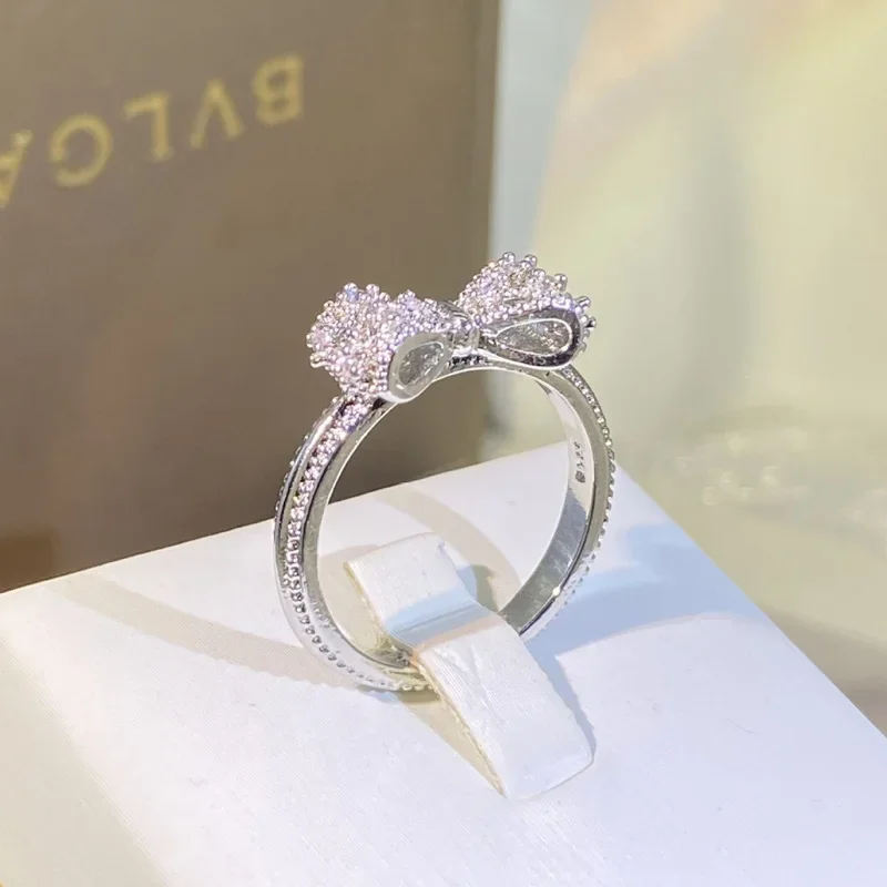 Tie Clip Silver - Anello con fiocco fantasia con abbagliante